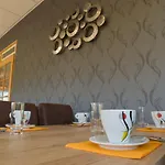Logis Restaurant De La Madeleine 3*