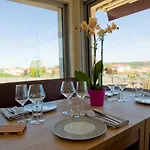 Logis Restaurant De La Madeleine 3*