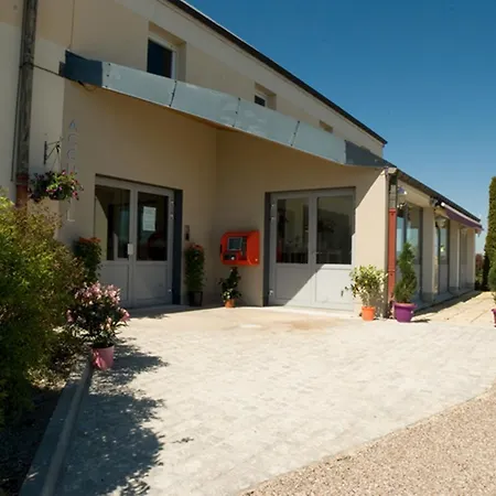 Logis Restaurant De La Madeleine 3*