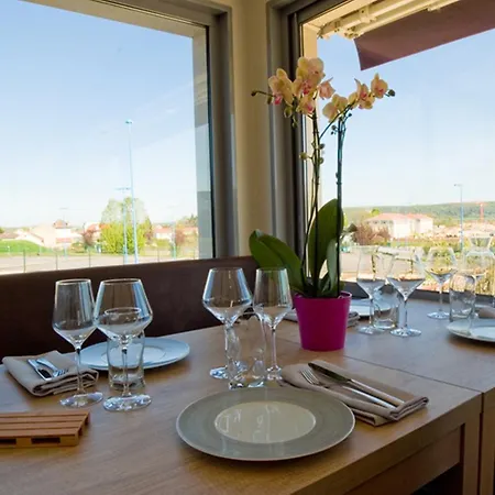 Logis Restaurant De La Madeleine 3*