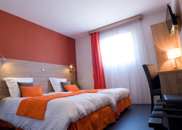 Logis Restaurant De La Madeleine Hotel