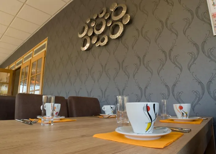 Logis Restaurant De La Madeleine 3*