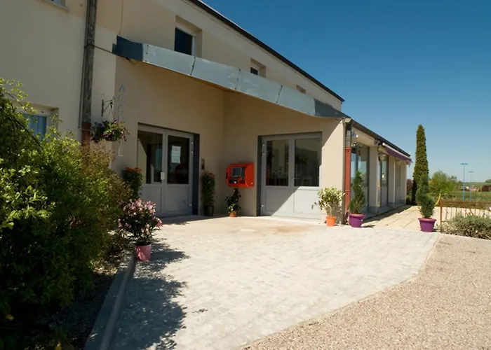 Logis Restaurant De La Madeleine 3*