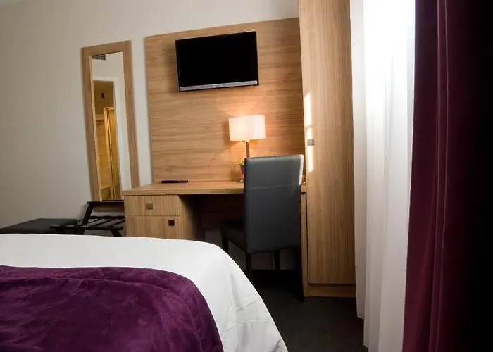 Hotel Logis Restaurant De La Madeleine