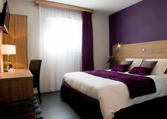 Logis Restaurant De La Madeleine Hotel 3*